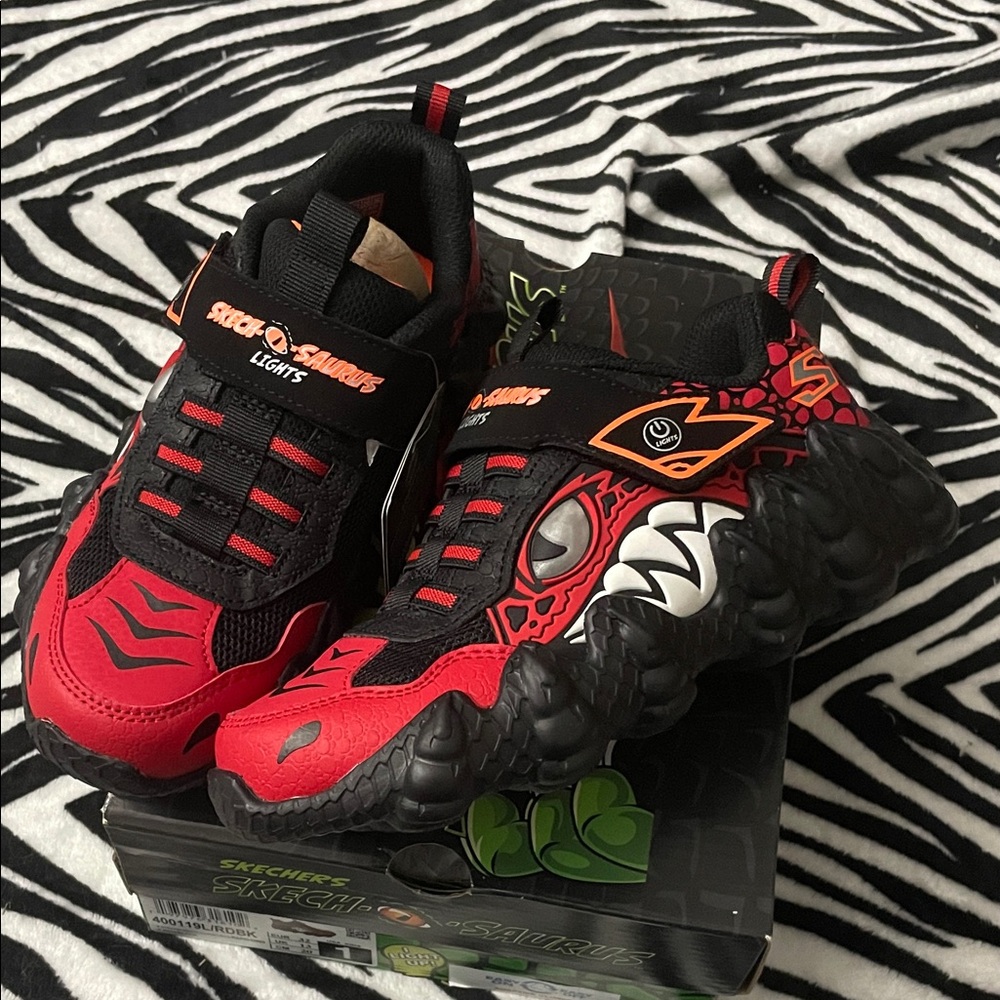 NWT Skechers Skechosaurus Light-Up Sneakers